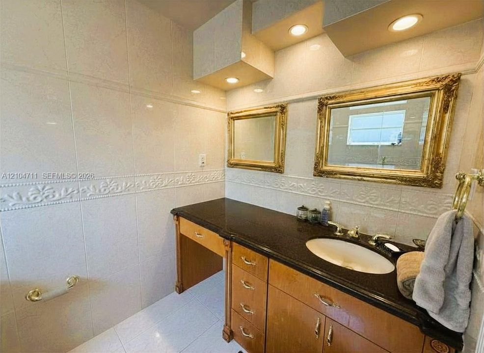 На продажу: $817,700 (3 спален, 2 ванн, 2053 Квадратных фут)