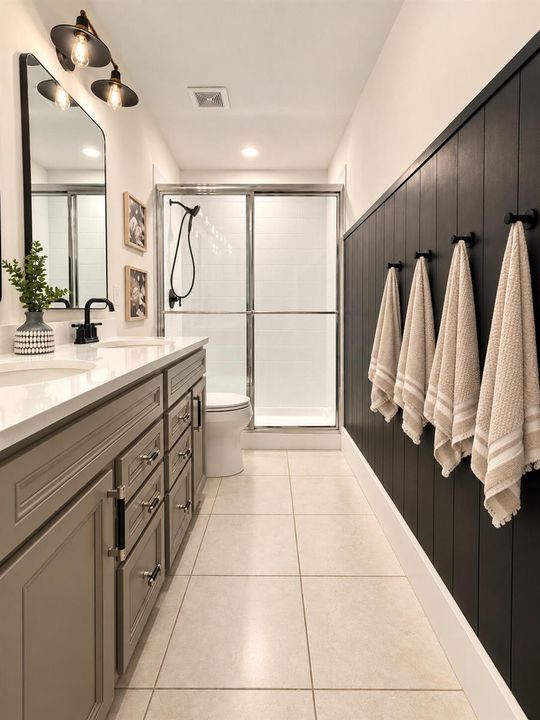 bathroom_neutral_towels_high_quality