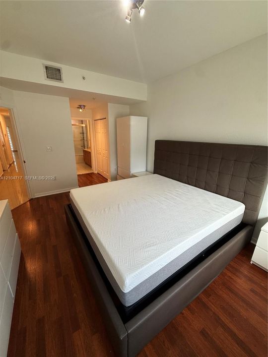 For Rent: $3,199 (3 beds, 2 baths, 1207 Square Feet)