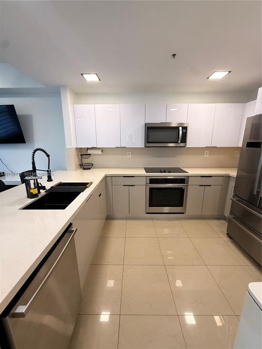 For Rent: $3,199 (3 beds, 2 baths, 1207 Square Feet)