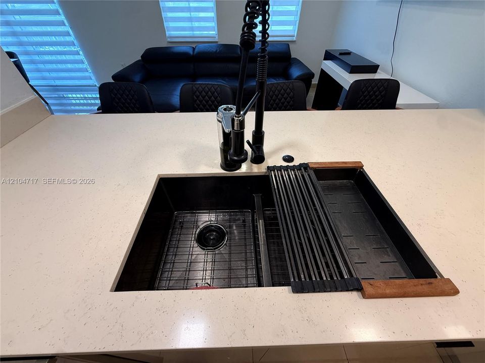 For Rent: $3,199 (3 beds, 2 baths, 1207 Square Feet)