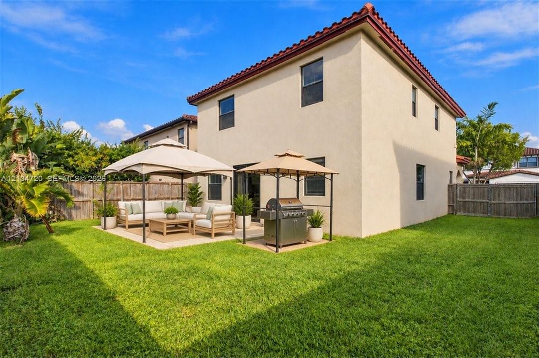 На продажу: $635,000 (4 спален, 3 ванн, 2500 Квадратных фут)