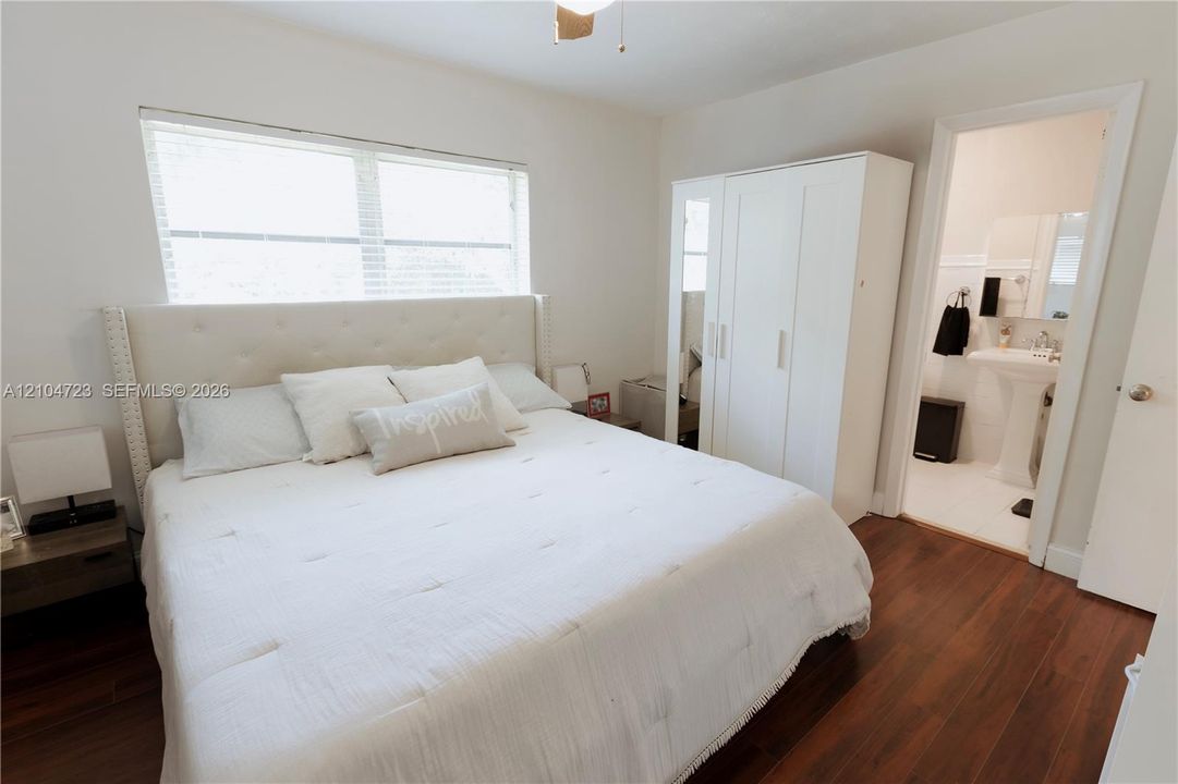 出租: $3,550 (3 贝兹, 2 浴室, 1222 平方英尺)
