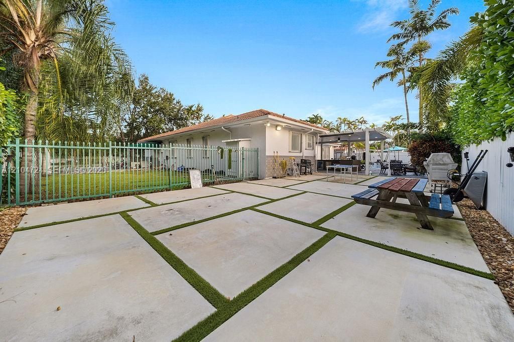 En Venta: $2,299,000 (5 camas, 4 baños, 3483 Pies cuadrados)