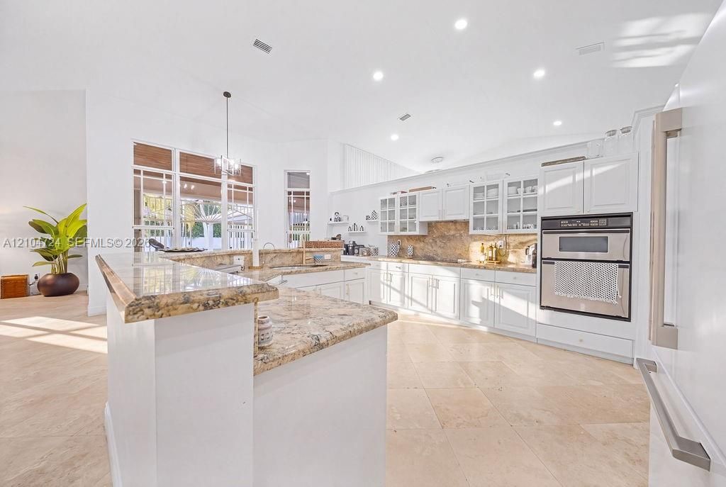 En Venta: $2,299,000 (5 camas, 4 baños, 3483 Pies cuadrados)