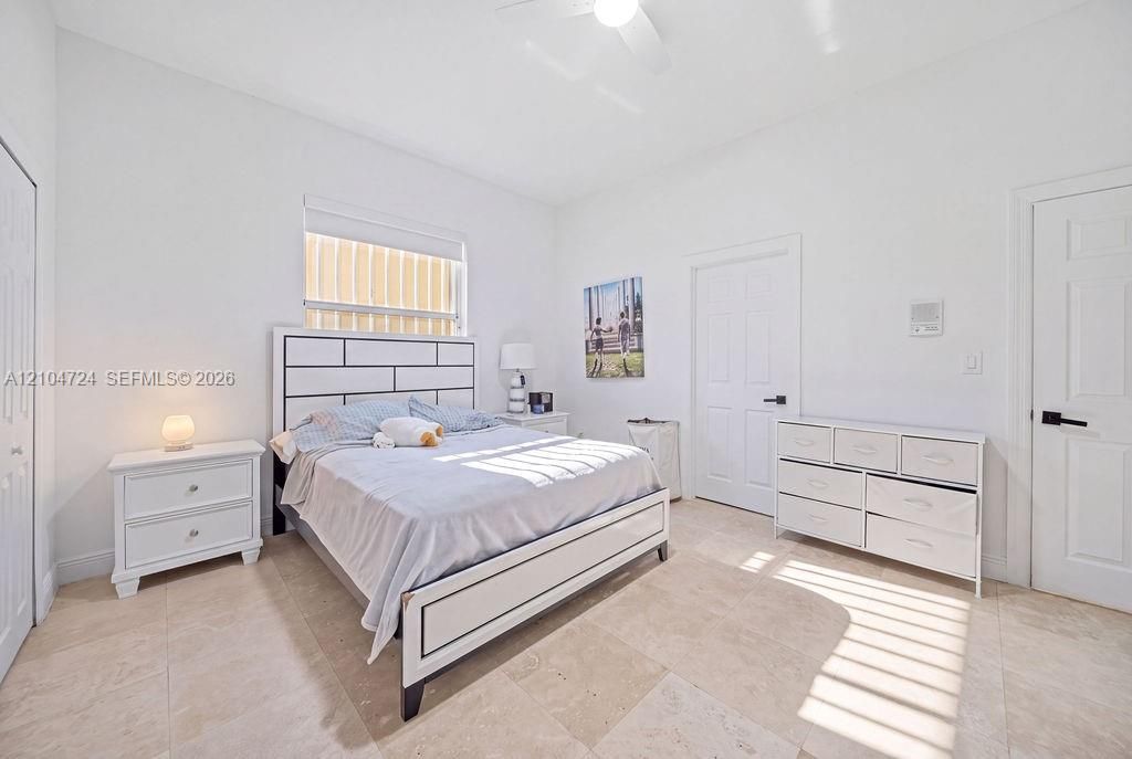 En Venta: $2,299,000 (5 camas, 4 baños, 3483 Pies cuadrados)