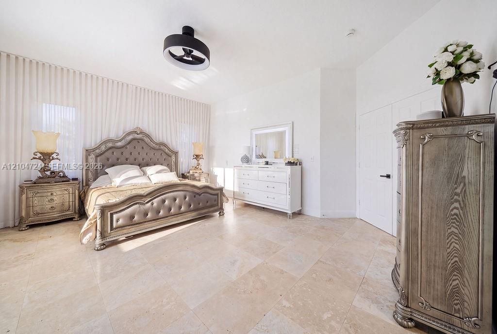 En Venta: $2,299,000 (5 camas, 4 baños, 3483 Pies cuadrados)