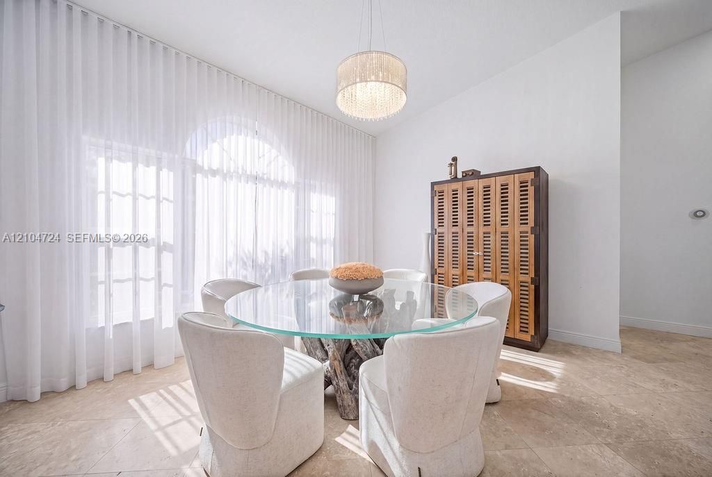 En Venta: $2,299,000 (5 camas, 4 baños, 3483 Pies cuadrados)