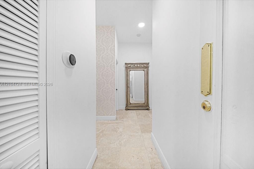 En Venta: $2,299,000 (5 camas, 4 baños, 3483 Pies cuadrados)