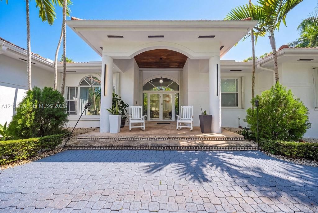 En Venta: $2,299,000 (5 camas, 4 baños, 3483 Pies cuadrados)