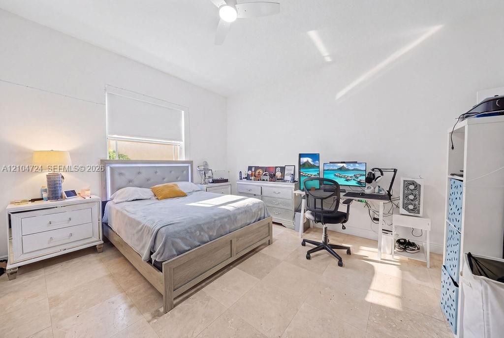 En Venta: $2,299,000 (5 camas, 4 baños, 3483 Pies cuadrados)