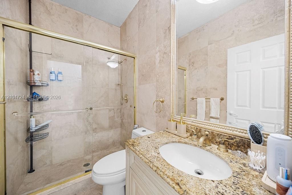 En Venta: $2,299,000 (5 camas, 4 baños, 3483 Pies cuadrados)