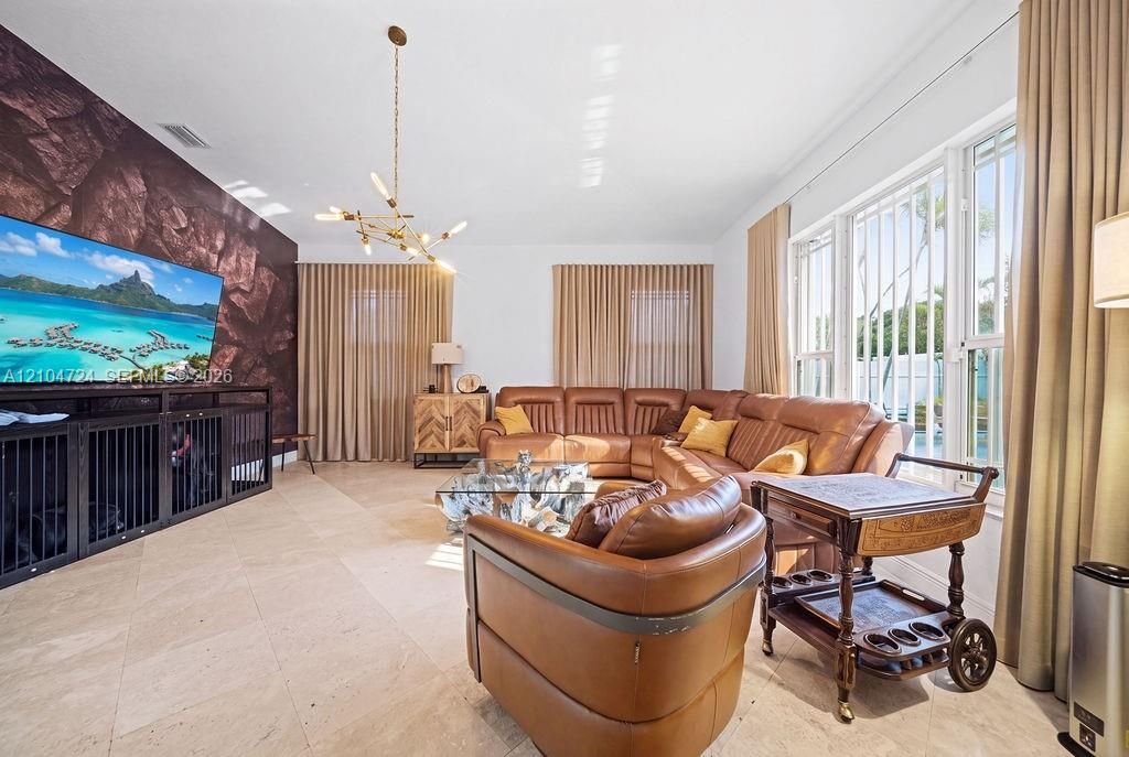 En Venta: $2,299,000 (5 camas, 4 baños, 3483 Pies cuadrados)