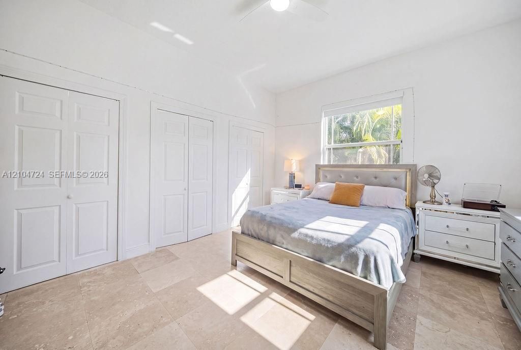 En Venta: $2,299,000 (5 camas, 4 baños, 3483 Pies cuadrados)