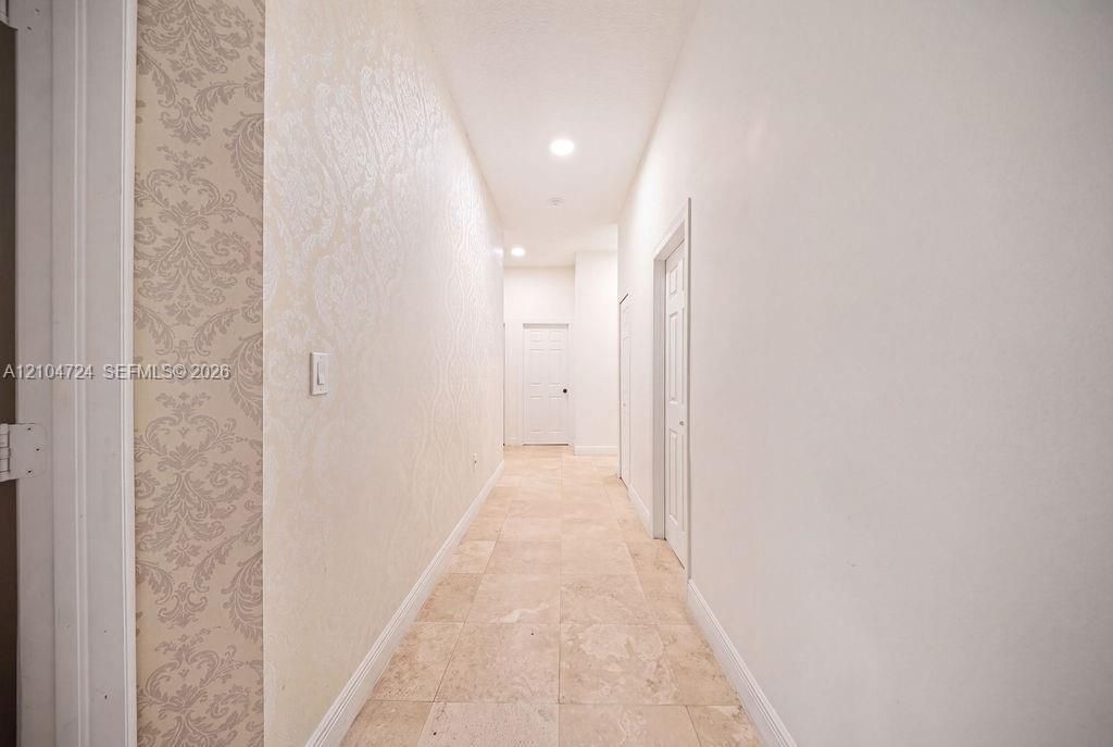 En Venta: $2,299,000 (5 camas, 4 baños, 3483 Pies cuadrados)
