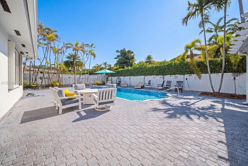 En Venta: $2,299,000 (5 camas, 4 baños, 3483 Pies cuadrados)