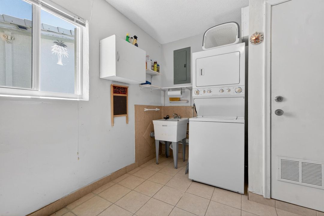 Garage W/D & Sink