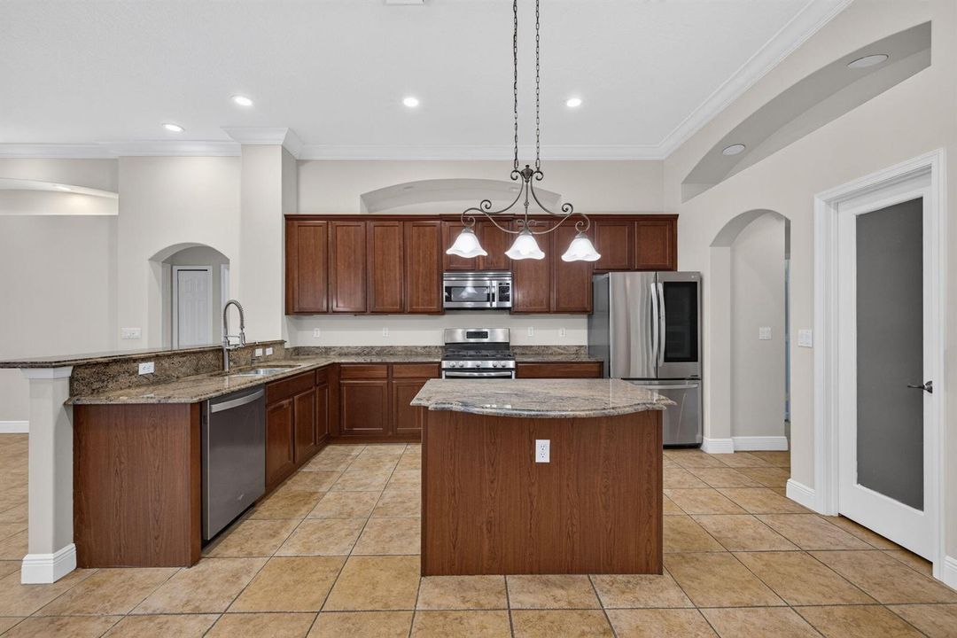10 - Gourmet Kitchen
