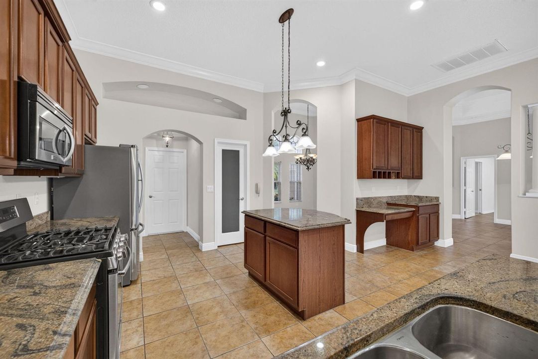 14 - Gourmet Kitchen_Home Office