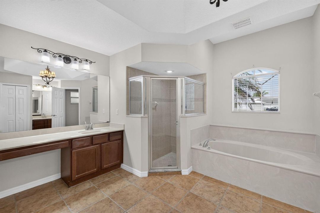 25 - Primary Suite Bath
