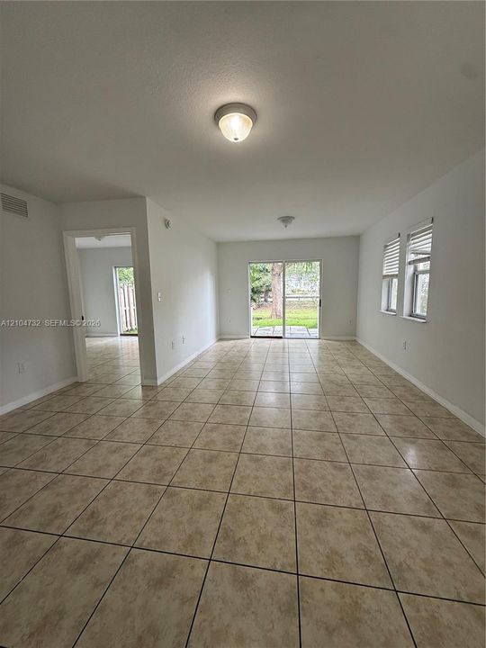 En Renta: $2,400 (2 camas, 2 baños, 1303 Pies cuadrados)