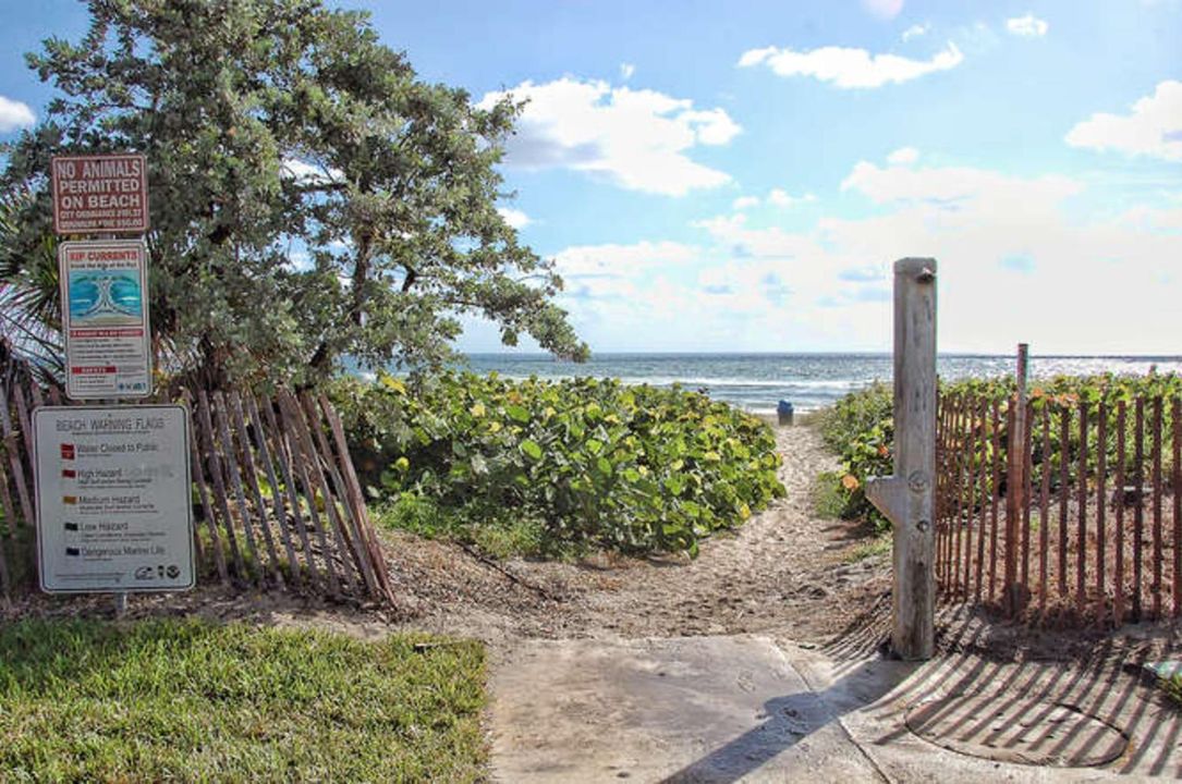 Minutes to the Beach!