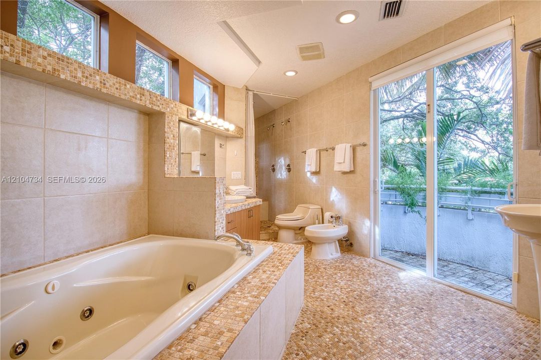 Master en suite bathroom