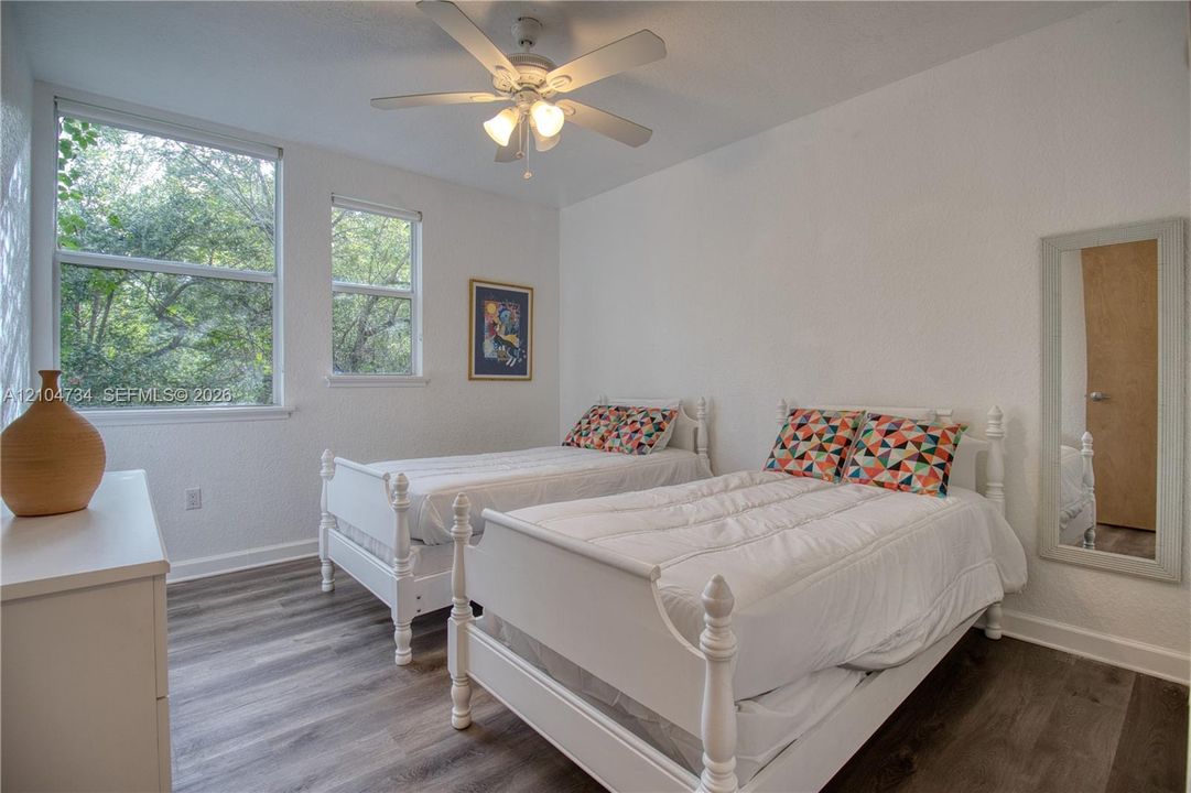 Second bedroom, two twin beds