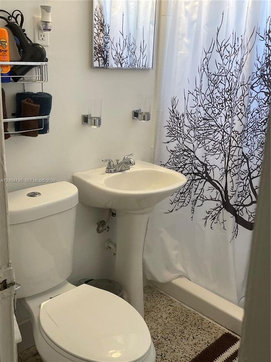 В аренду: $2,200 (2 спален, 1 ванн, 1590 Квадратных фут)
