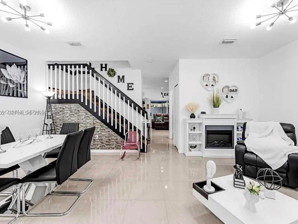 For Sale: $309,000 (3 beds, 2 baths, 1509 Square Feet)