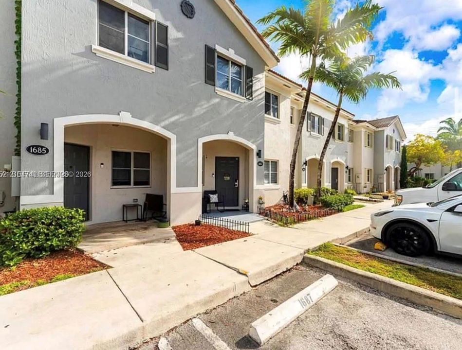 For Sale: $309,000 (3 beds, 2 baths, 1509 Square Feet)