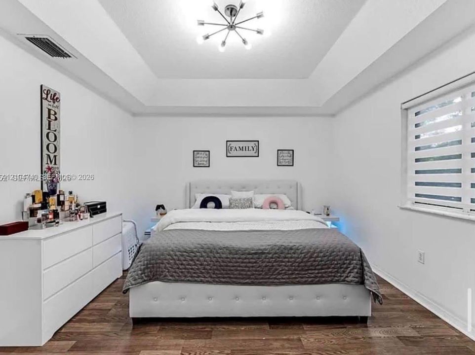 For Sale: $309,000 (3 beds, 2 baths, 1509 Square Feet)