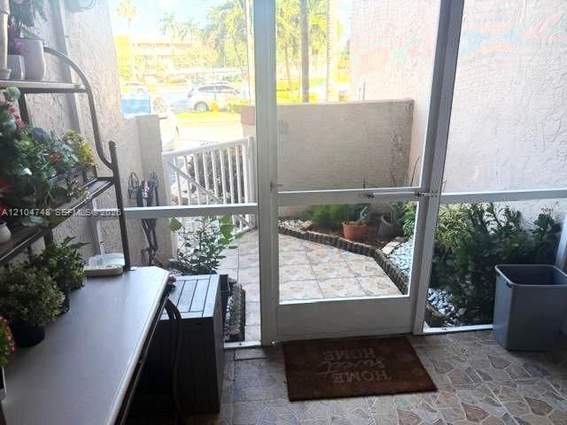 Screened-in entry with patterned floor tile