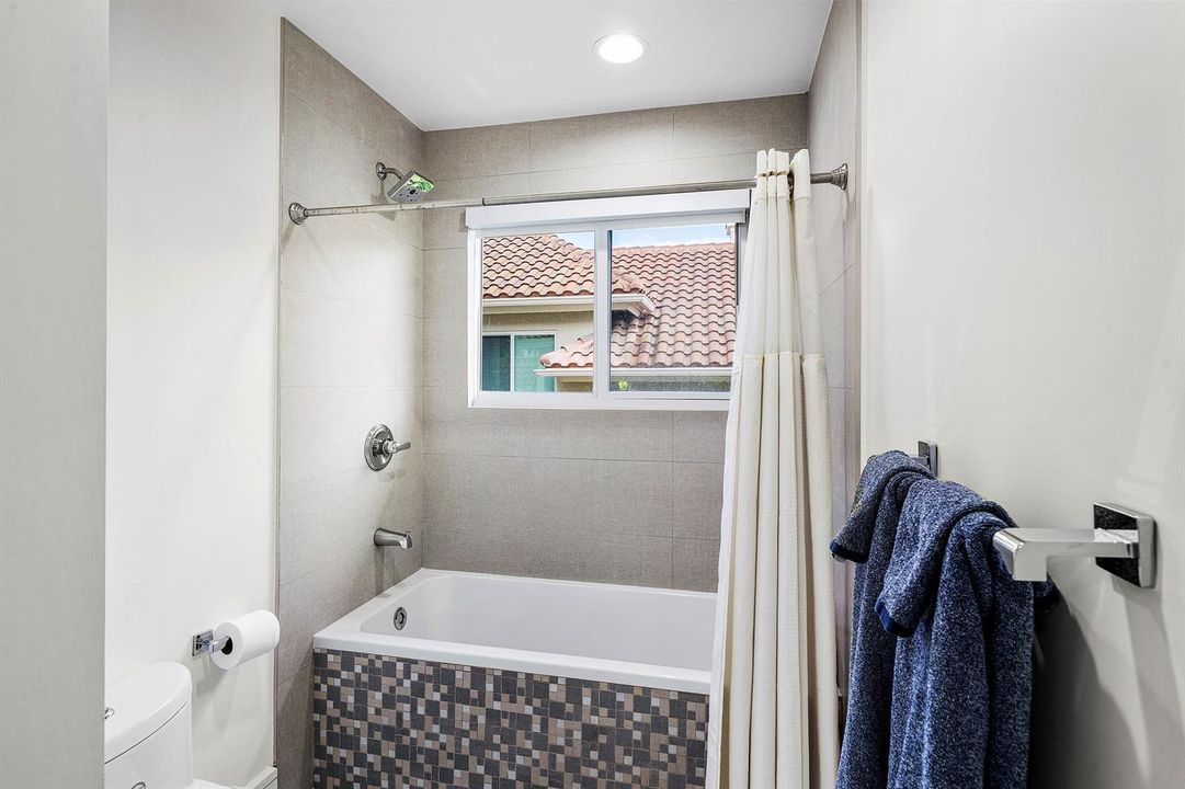 041-7080LionsHeadLane-BocaRaton-FL-33496