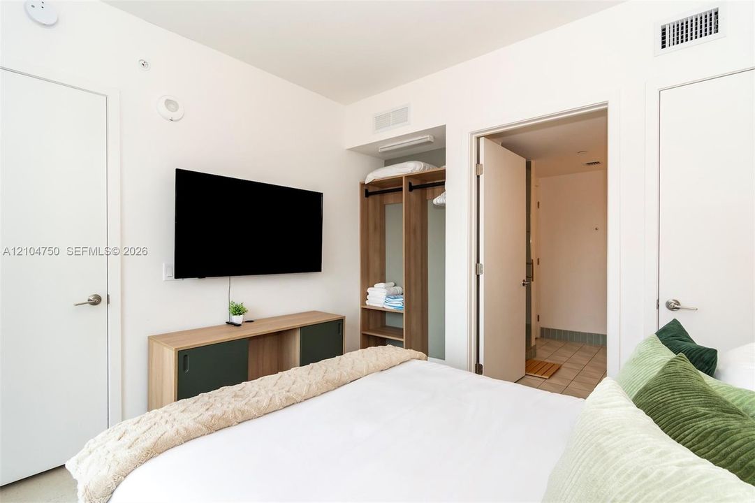 En Venta: $865,000 (2 camas, 2 baños, 837 Pies cuadrados)