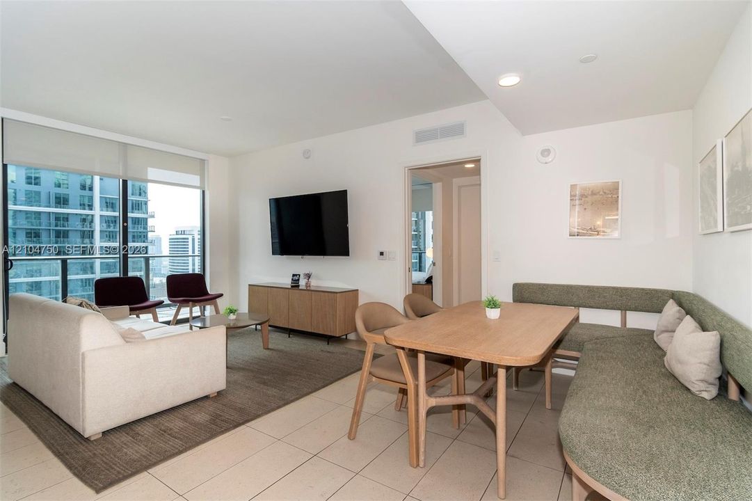 En Venta: $865,000 (2 camas, 2 baños, 837 Pies cuadrados)