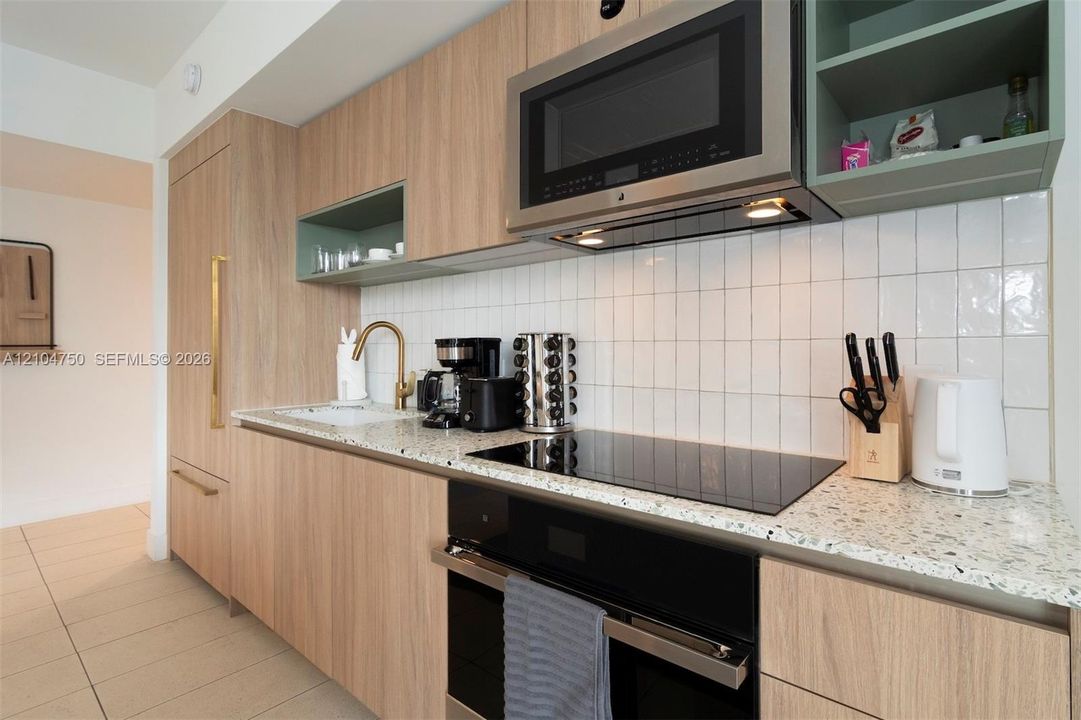 En Venta: $865,000 (2 camas, 2 baños, 837 Pies cuadrados)