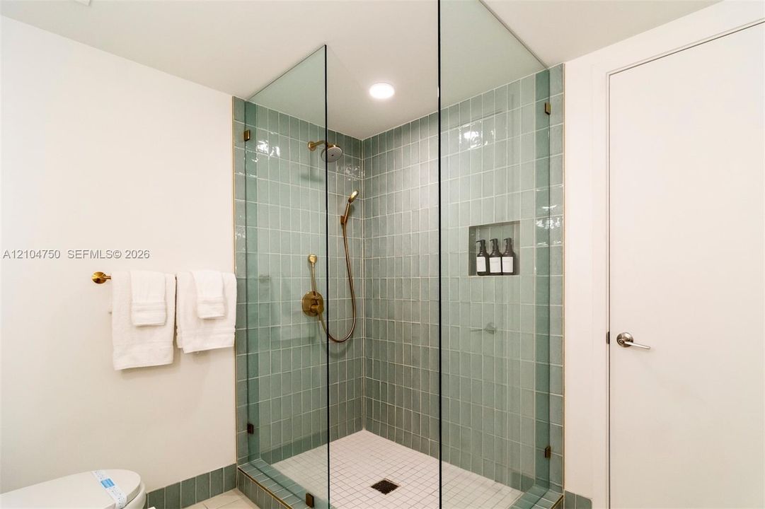 En Venta: $865,000 (2 camas, 2 baños, 837 Pies cuadrados)