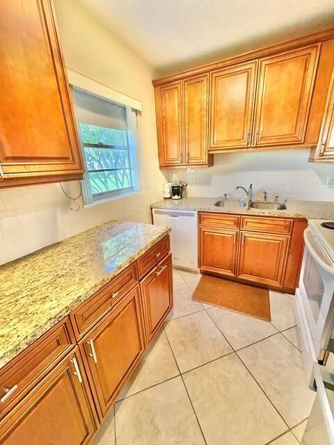 end unit with window in kitchen