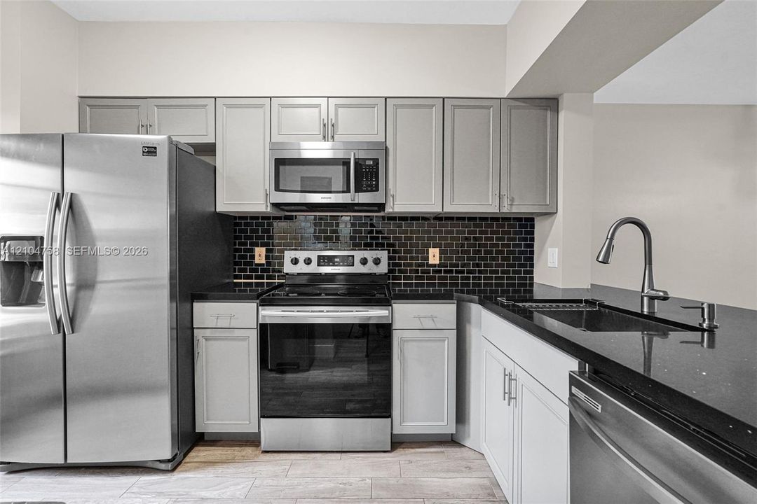 For Sale: $443,000 (2 beds, 2 baths, 1110 Square Feet)