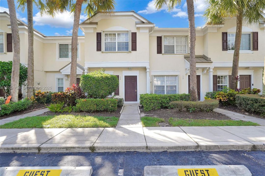 For Sale: $443,000 (2 beds, 2 baths, 1110 Square Feet)