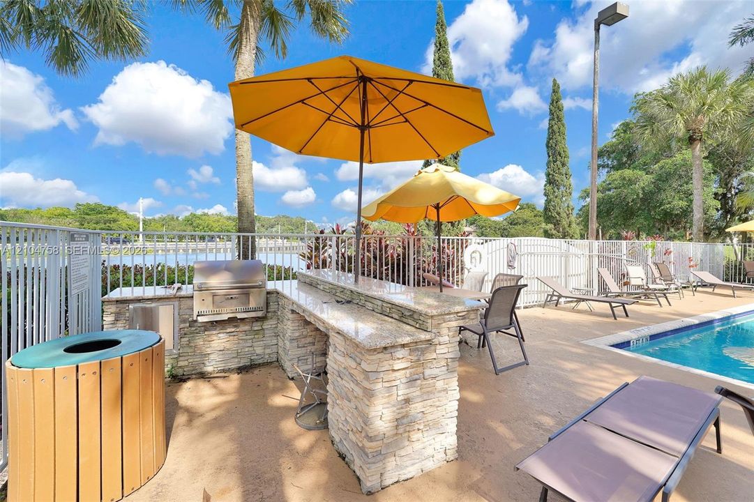 For Sale: $443,000 (2 beds, 2 baths, 1110 Square Feet)