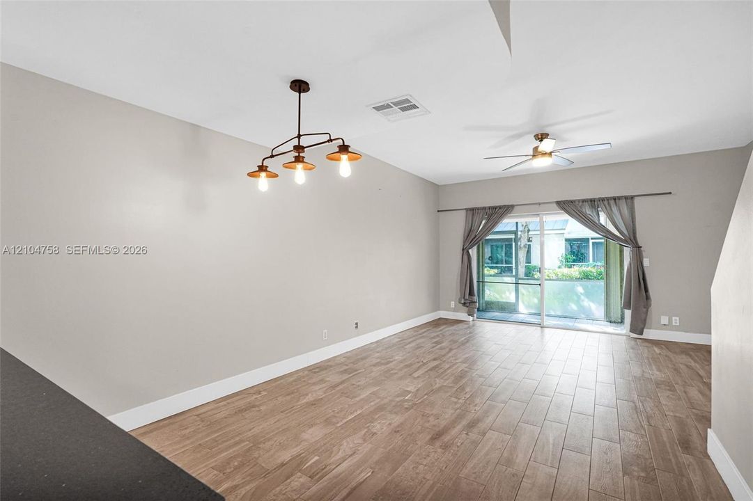 For Sale: $443,000 (2 beds, 2 baths, 1110 Square Feet)