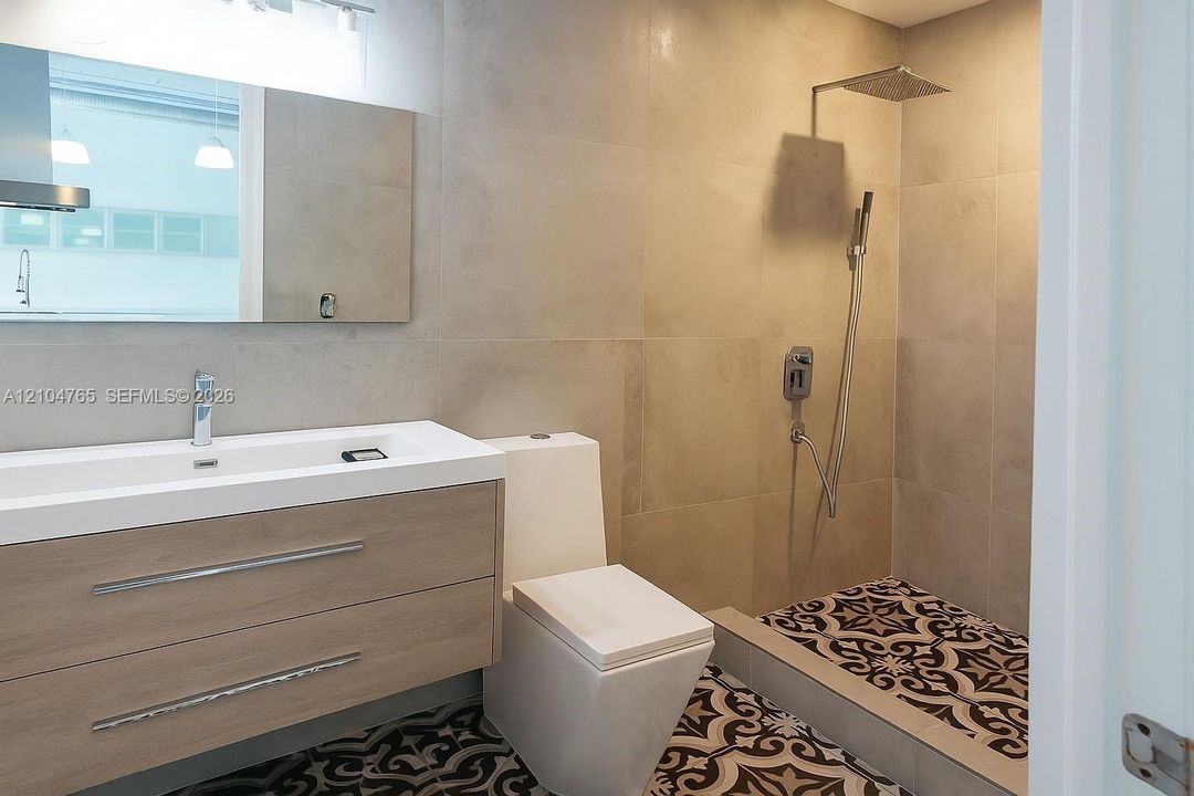 На продажу: $400,000 (2 спален, 1 ванн, 867 Квадратных фут)