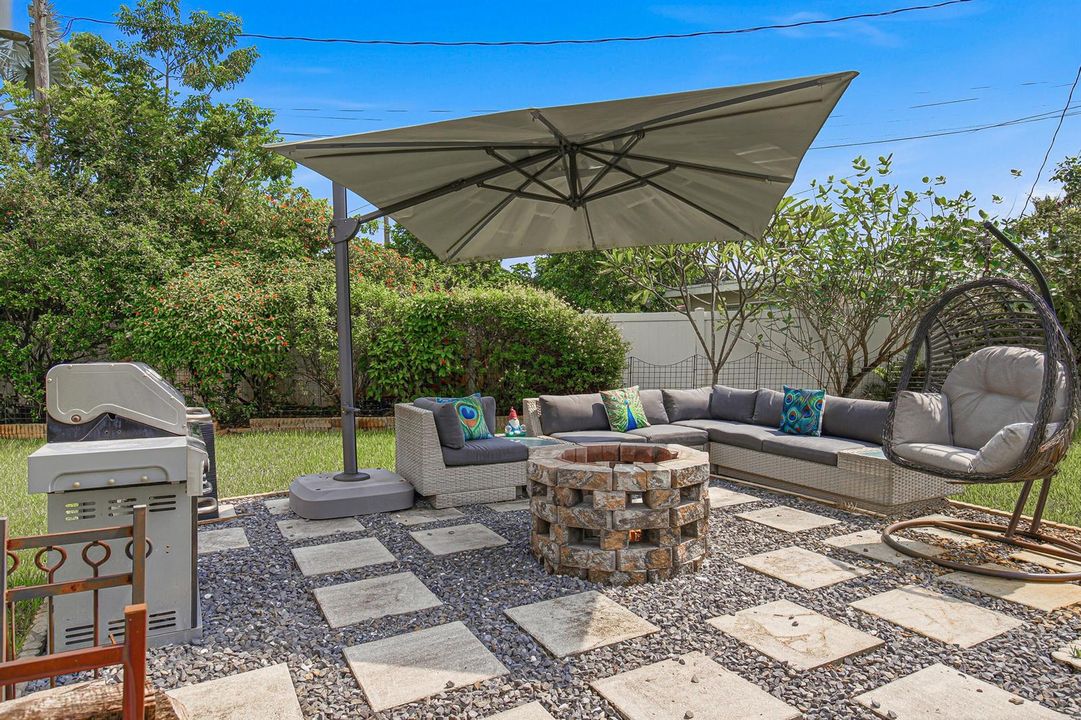 19-Backyard-Lounge-B