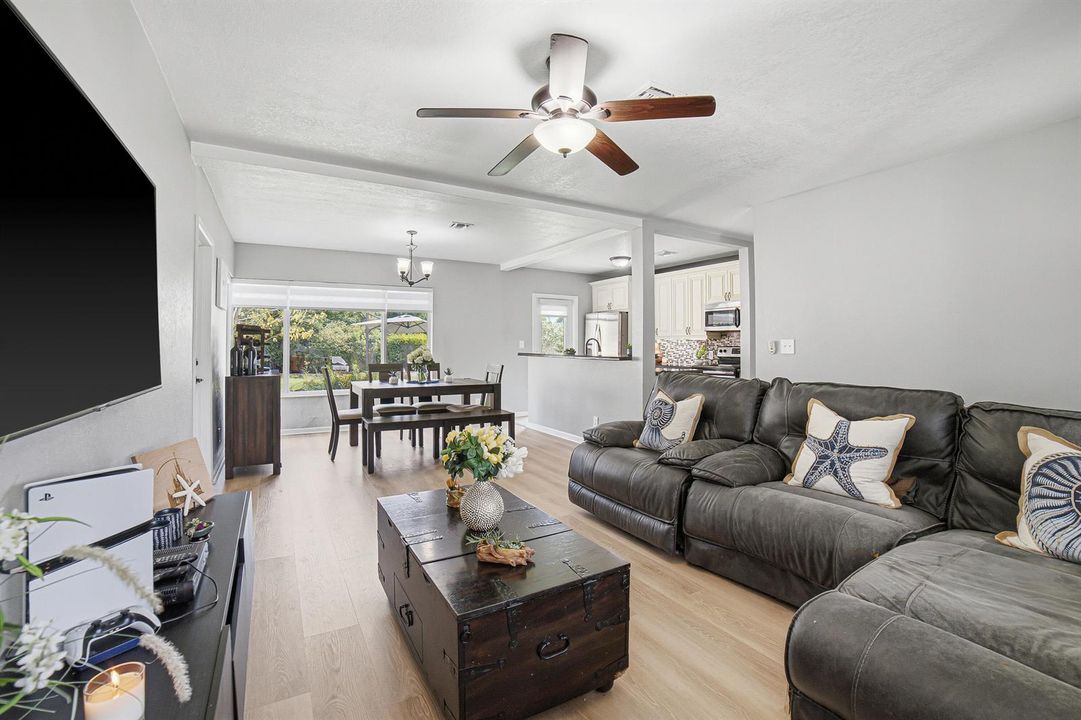 21-Livingroom-B