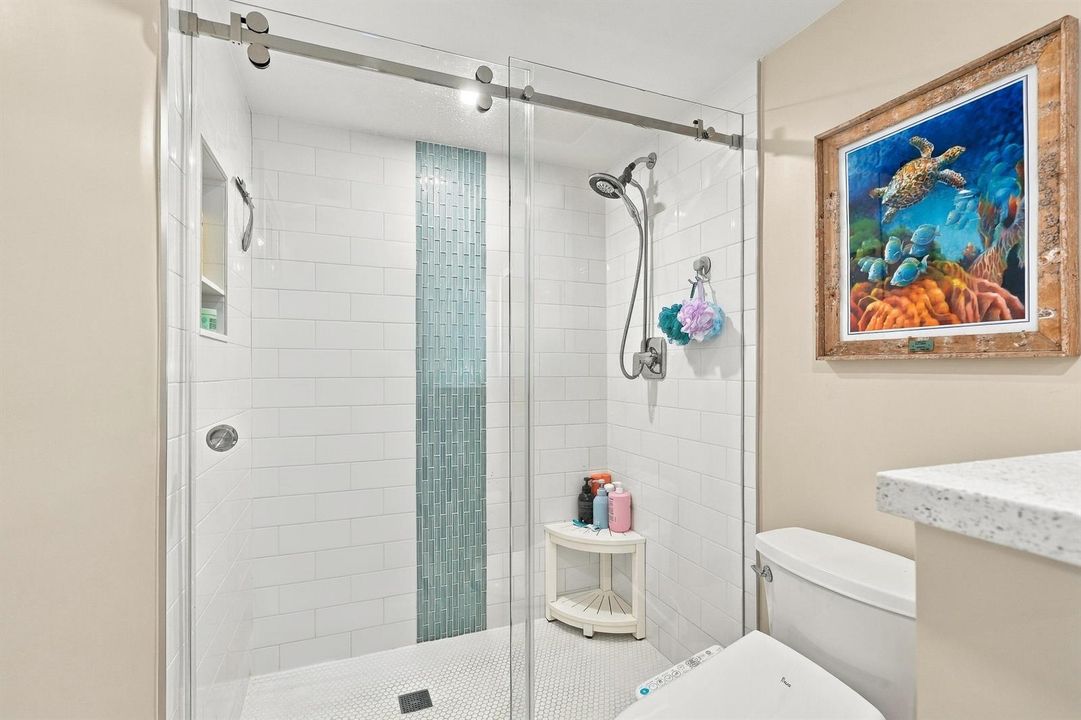 G40 GUEST BATH