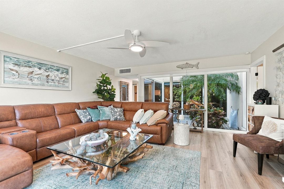 G40 LIVING ROOM