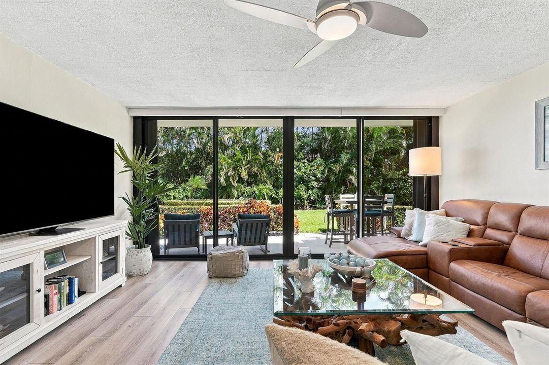 G40 LIVING ROOM