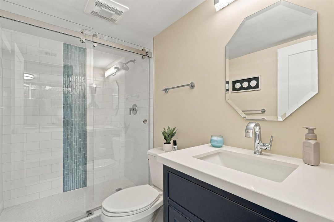 G40 GUEST BATH